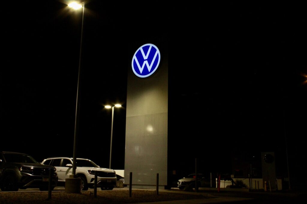 Illuminated pylon sign for Volkswagen